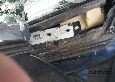 2023 Ram 1500 Laramie 4X4 5'7 Box z USA, uszkodzony, nr VIN 1C6SRFJT9PN542437